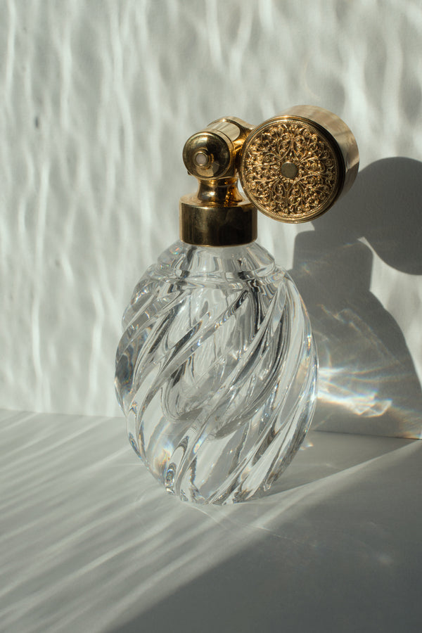 HOME COLLECTION CRYSTAL: GOLD PLATED ESCALE MOUNT, OVAL SHAPE  WITH TWISTED GROOVES, CLEAR CRYSTAL FLACON