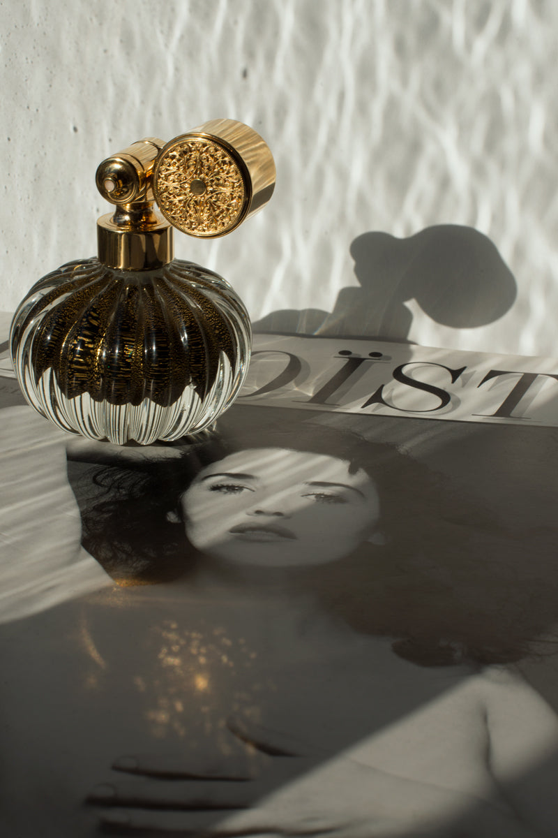 HOME COLLECTION: MURANO GLASS, GOLD PLATED ESCALE MOUNT, BLACK WITH INSERTED GOLD LEAFS, ONION SHAPE