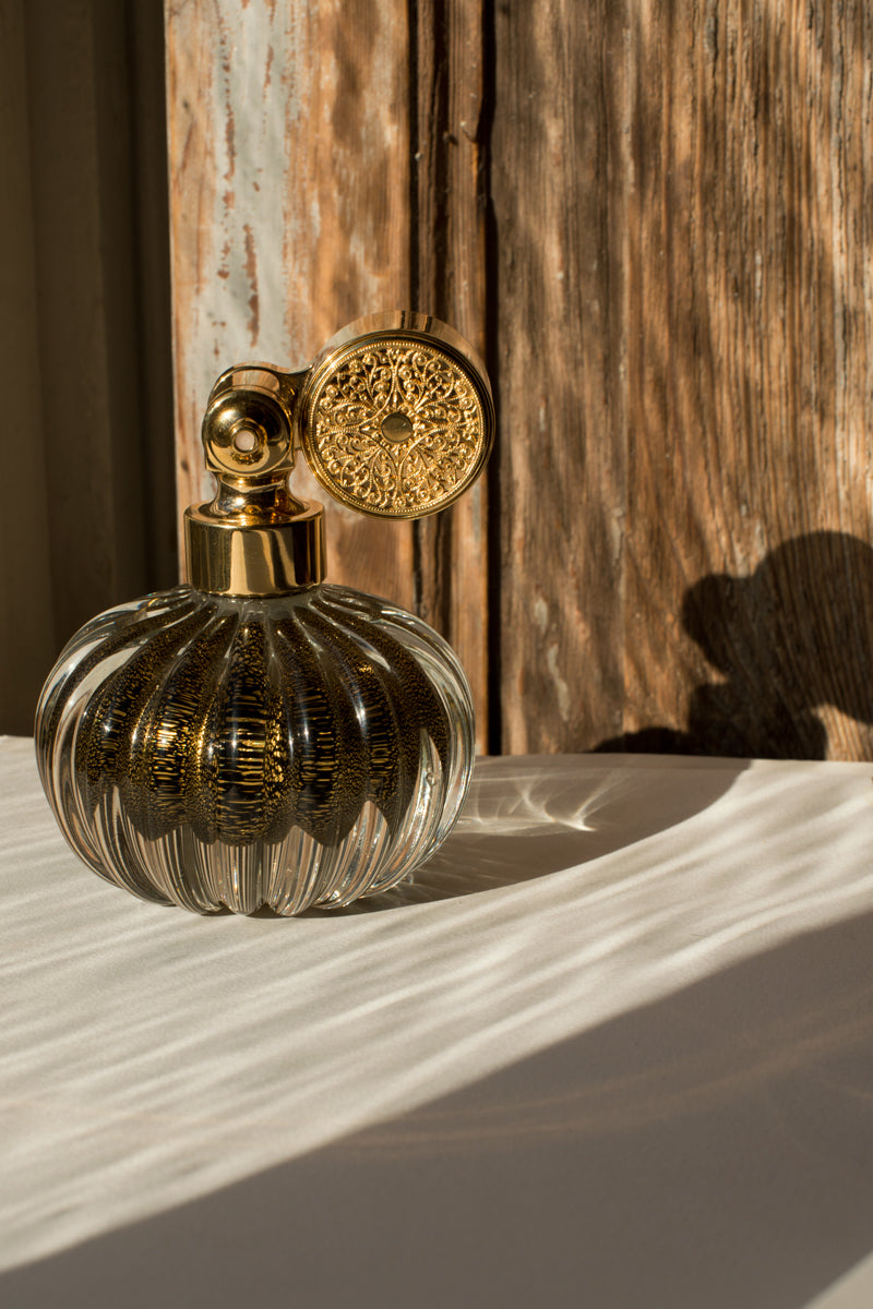 HOME COLLECTION: MURANO GLASS, GOLD PLATED ESCALE MOUNT, BLACK WITH INSERTED GOLD LEAFS, ONION SHAPE